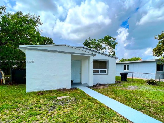 Home for rent at 140 NW 124th St 0 - photo 7494808