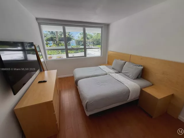 2-bedroom condo for sale in Miami Beach - 1500 Bay Rd 122S - MondialRealty