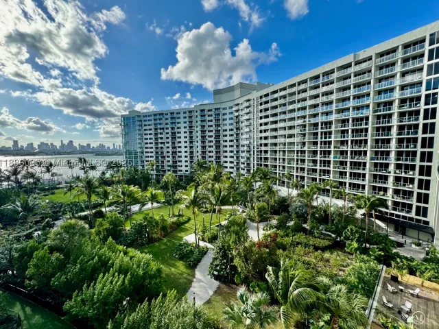 2-bedroom condo for sale in Miami Beach - 1500 Bay Rd 122S - MondialRealty