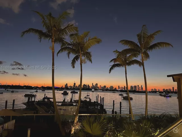 2-bedroom condo for sale in Miami Beach - 1500 Bay Rd 122S - MondialRealty