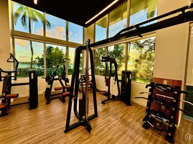 2-bedroom condo for sale in Miami Beach - 1500 Bay Rd 122S - MondialRealty
