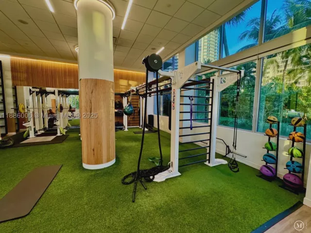 2-bedroom condo for sale in Miami Beach - 1500 Bay Rd 122S - MondialRealty