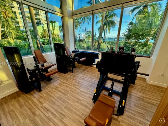 2-bedroom condo for sale in Miami Beach - 1500 Bay Rd 122S - MondialRealty