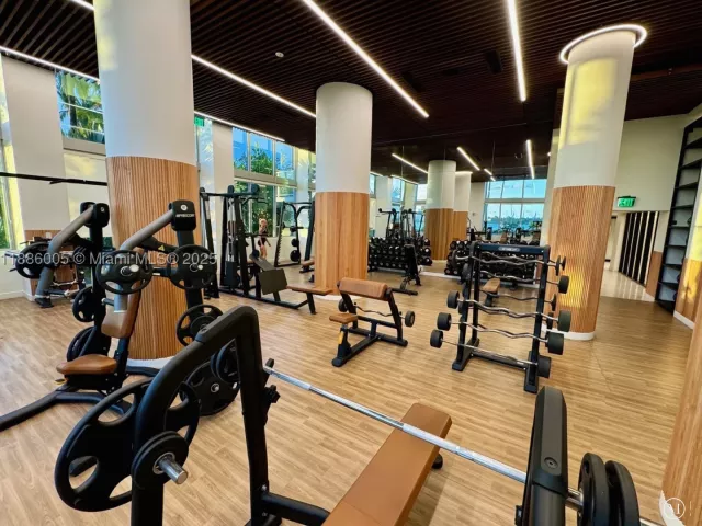 2-bedroom condo for sale in Miami Beach - 1500 Bay Rd 122S - MondialRealty