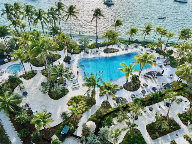 2-bedroom condo for sale in Miami Beach - 1500 Bay Rd 122S - MondialRealty