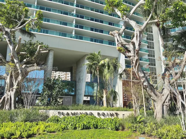 2-bedroom condo for sale in Miami Beach - 1500 Bay Rd 122S - MondialRealty