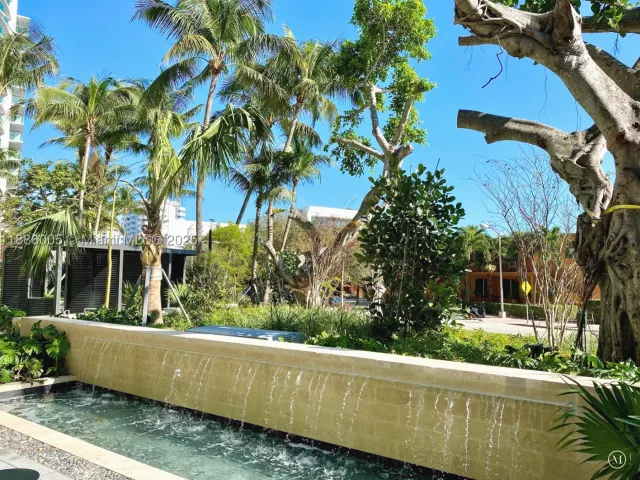 2-bedroom condo for sale in Miami Beach - 1500 Bay Rd 122S - MondialRealty