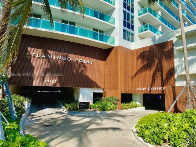 2-bedroom condo for sale in Miami Beach - 1500 Bay Rd 122S - MondialRealty