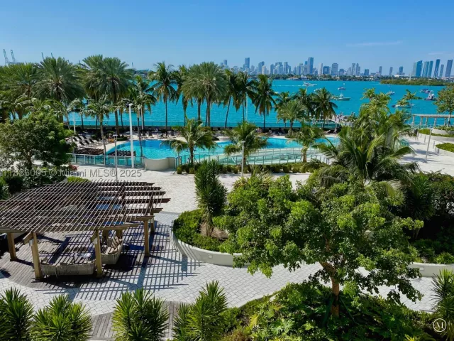 2-bedroom condo for sale in Miami Beach - 1500 Bay Rd 122S - MondialRealty