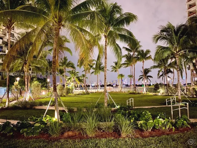 2-bedroom condo for sale in Miami Beach - 1500 Bay Rd 122S - MondialRealty
