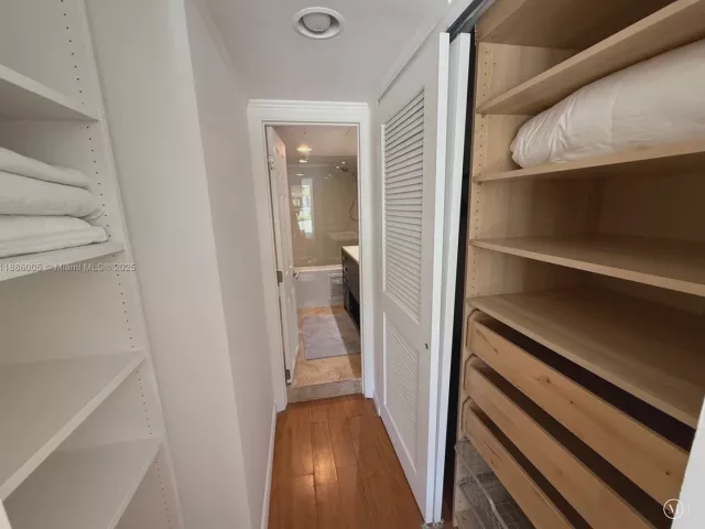 2-bedroom condo for sale in Miami Beach - 1500 Bay Rd 122S - MondialRealty