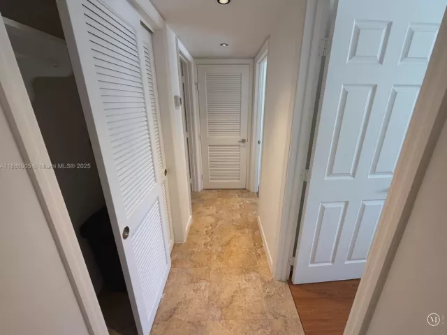 2-bedroom condo for sale in Miami Beach - 1500 Bay Rd 122S - MondialRealty