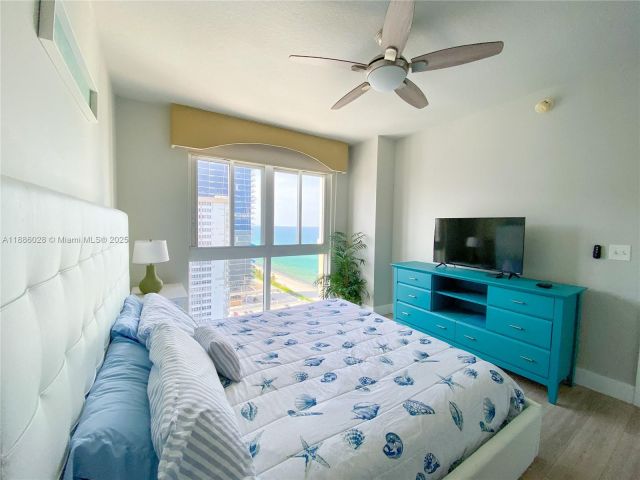 Apartment for rent  Unit #PH6 - photo 6610371