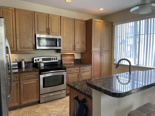 Home for rent at 552 NW 39th Circle NW - photo 6592874