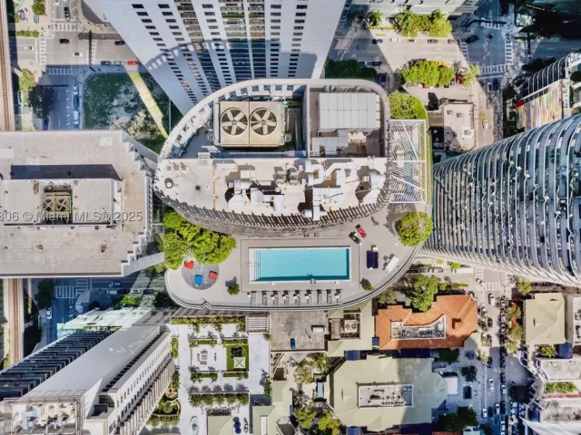 1-bedroom condo for sale in Miami - 45 SW 9th St 4205 - MondialRealty