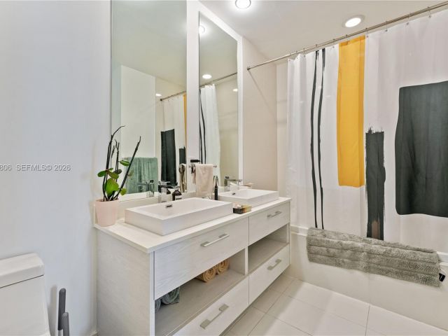 Apartment for sale  Unit #4205 - photo 6587101