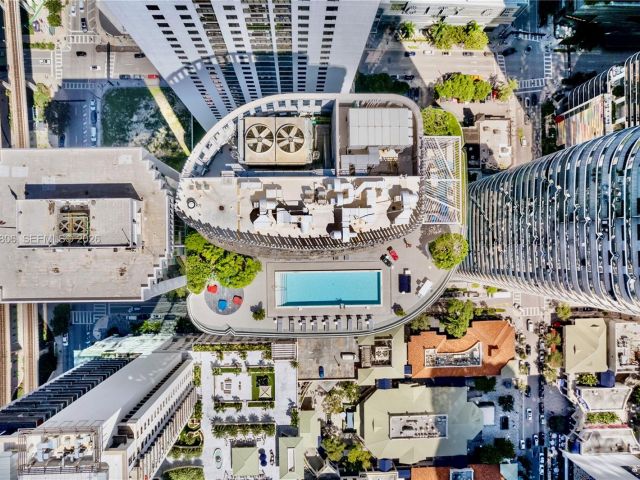 Apartment for sale  Unit #4205 - photo 6587105