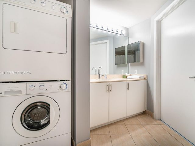 1-bedroom condo for rent in Miami - 1750 N Bayshore Dr 2301 - MondialRealty