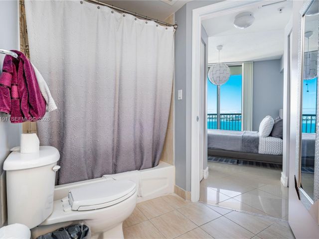 1-bedroom condo for rent in Miami - 1750 N Bayshore Dr 2301 - MondialRealty