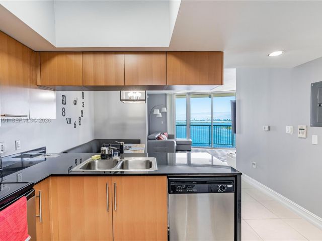 1-bedroom condo for rent in Miami - 1750 N Bayshore Dr 2301 - MondialRealty