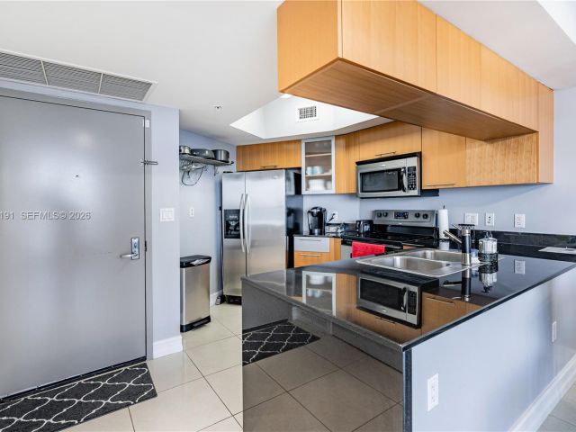 1-bedroom condo for rent in Miami - 1750 N Bayshore Dr 2301 - MondialRealty