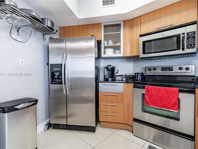 1-bedroom condo for rent in Miami - 1750 N Bayshore Dr 2301 - MondialRealty