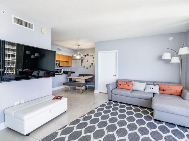 1-bedroom condo for rent in Miami - 1750 N Bayshore Dr 2301 - MondialRealty