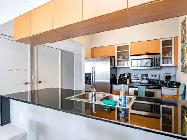 1-bedroom condo for rent in Miami - 1750 N Bayshore Dr 3410 - MondialRealty