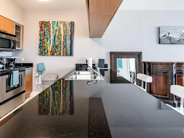 1-bedroom condo for rent in Miami - 1750 N Bayshore Dr 3410 - MondialRealty