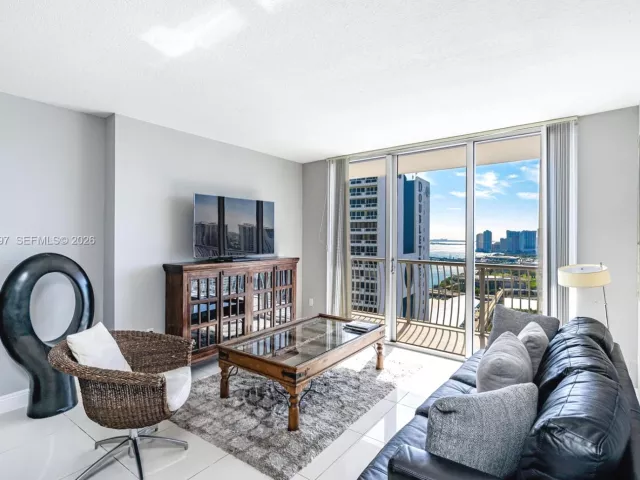 1-bedroom condo for rent in Miami - 1750 N Bayshore Dr 3410 - MondialRealty