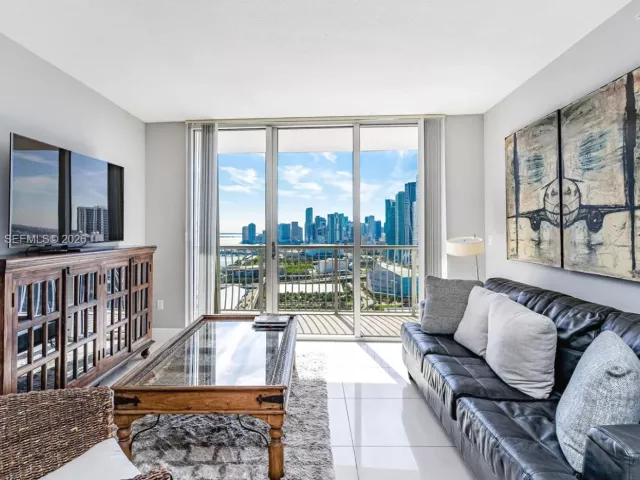 1-bedroom condo for rent in Miami - 1750 N Bayshore Dr 3410 - MondialRealty