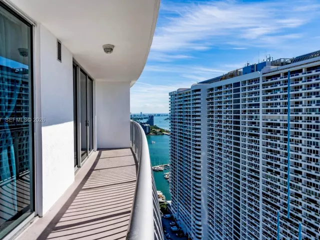 1-bedroom condo for rent in Miami - 1750 N Bayshore Dr 3410 - MondialRealty