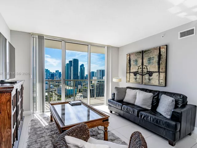 1-bedroom condo for rent in Miami - 1750 N Bayshore Dr 3410 - MondialRealty