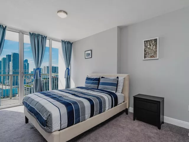 1-bedroom condo for rent in Miami - 1750 N Bayshore Dr 3410 - MondialRealty