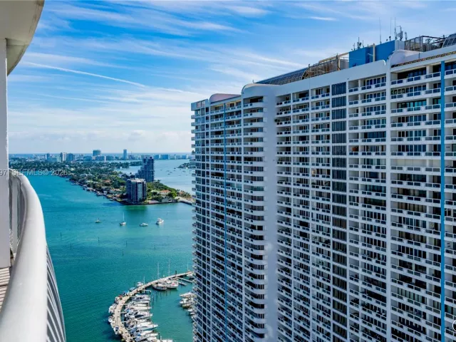 1-bedroom condo for rent in Miami - 1750 N Bayshore Dr 3410 - MondialRealty