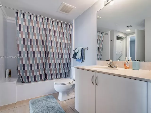 1-bedroom condo for rent in Miami - 1750 N Bayshore Dr 3410 - MondialRealty