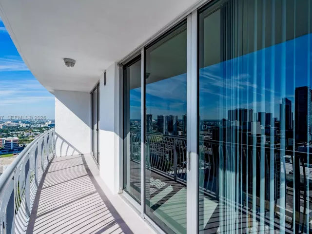 1-bedroom condo for rent in Miami - 1750 N Bayshore Dr 3410 - MondialRealty