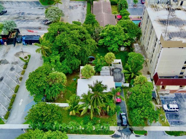 Home for sale at 2040 E Hillsboro Boulevard - photo 6587161