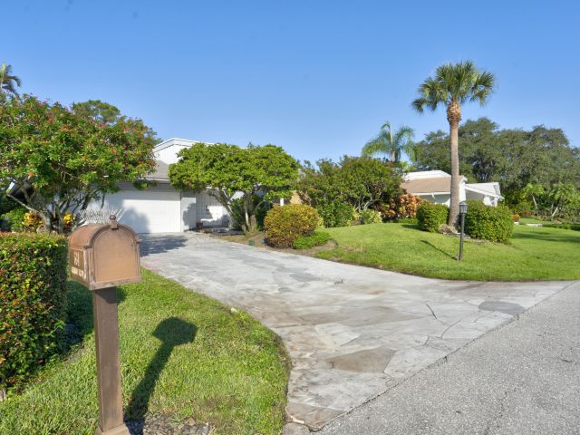 Home for sale at 634 W Lakewoode Circle - photo 6603332