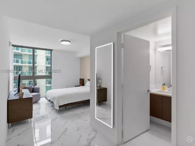 3-bedroom condo for sale in Sunny Isles Beach - 300 Sunny Isles Blvd 4-1601 - MondialRealty