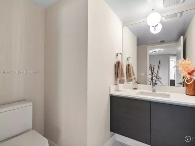 3-bedroom condo for sale in Sunny Isles Beach - 300 Sunny Isles Blvd 4-1601 - MondialRealty