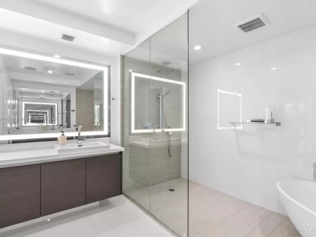 3-bedroom condo for sale in Sunny Isles Beach - 300 Sunny Isles Blvd 4-1601 - MondialRealty