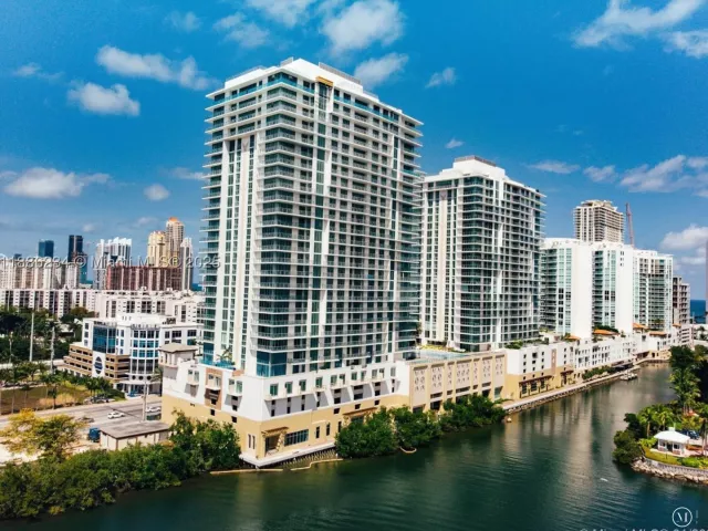 3-bedroom condo for sale in Sunny Isles Beach - 300 Sunny Isles Blvd 4-1601 - MondialRealty
