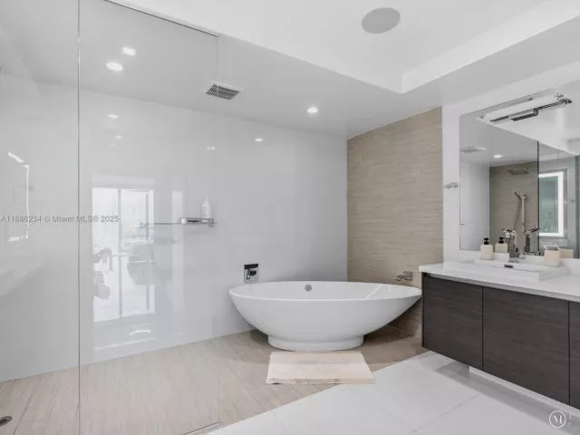 3-bedroom condo for sale in Sunny Isles Beach - 300 Sunny Isles Blvd 4-1601 - MondialRealty