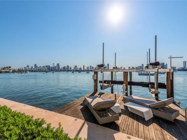 6-bedroom home for rent in Miami Beach - 440 S Hibiscus Dr - MondialRealty