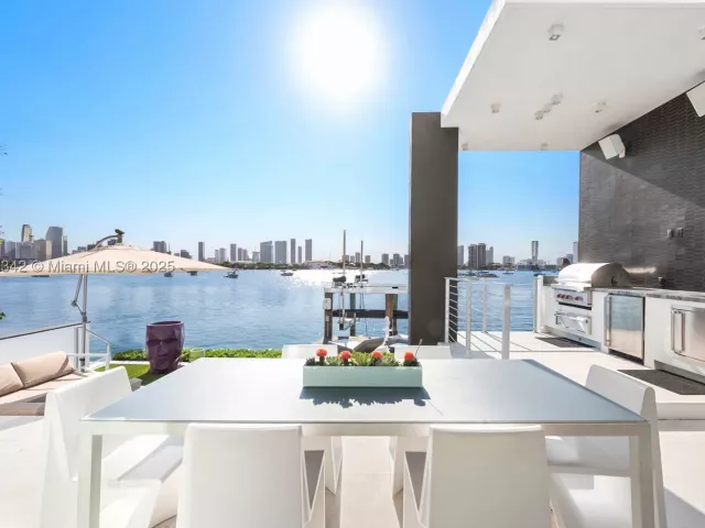 6-bedroom home for rent in Miami Beach - 440 S Hibiscus Dr - MondialRealty