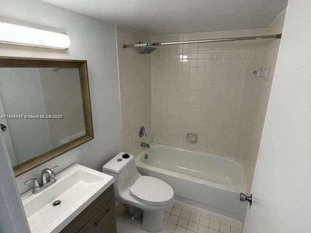 1-bedroom condo for sale in Miami - 770 Claughton Island Dr 1511 - MondialRealty