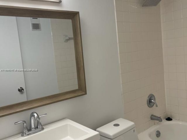 1-bedroom condo for sale in Miami - 770 Claughton Island Dr 1511 - MondialRealty