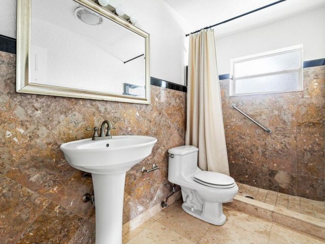 Home for rent at 1301 SE 14 Drive - photo 6590608