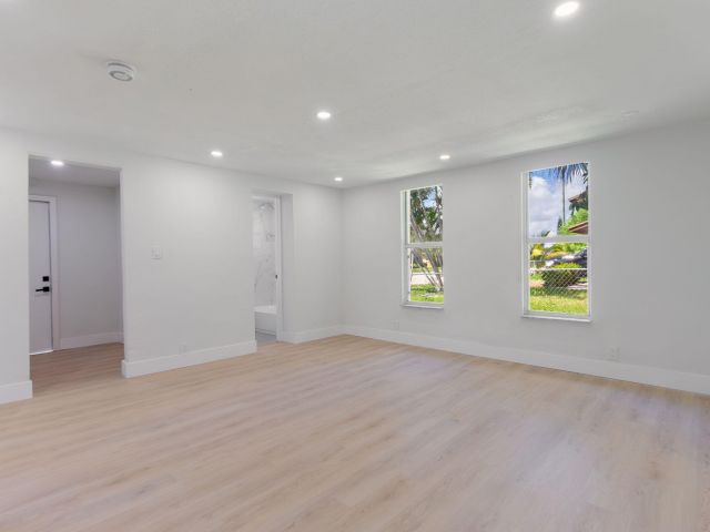 Home for rent at 1108 W 33rd Street - photo 6590694